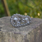 -Metal bicycle-style chain and sprocket fidget toy. Durable, high quality construction. Measures approximately 3cm x 6cm / 1.2 x 2.4 inches. Free shipping from abroad. Typically arrives in about 2-3 weeks. Unique different spinning link chain and gear anxiety diffusing perpetual motion machine toy-