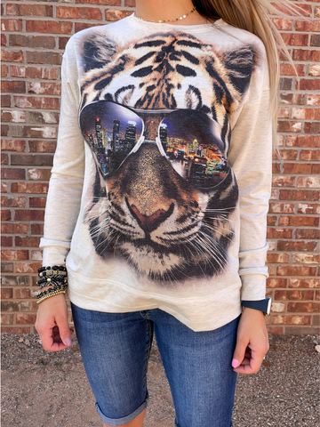 -Made in the USA this tiger graphic shirt is super fun! The shirt is a lightweight pullover that's perfect for cooler summer evenings to toss on over a t-shirt or tank. The shirt has long sleeves and a crew neck. Ships from the USA. Free shipping within the US.

light sweater sweatshirt graphic tee womens juniors-S-Heather Cream-