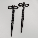 -Beautiful, long metal hair stick with serpentine celtic design and antiqued finish. Measures about 15cm. Sold individually. Free shipping from abroad with average delivery to the US in about 2-3 weeks.

Celtic norse vikings witch wicca witchcraft antique vintage style costume cosplay hair accessory hairpin -